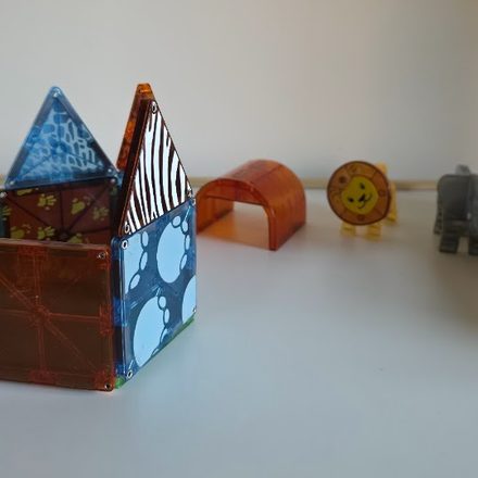 Magnet tiles
