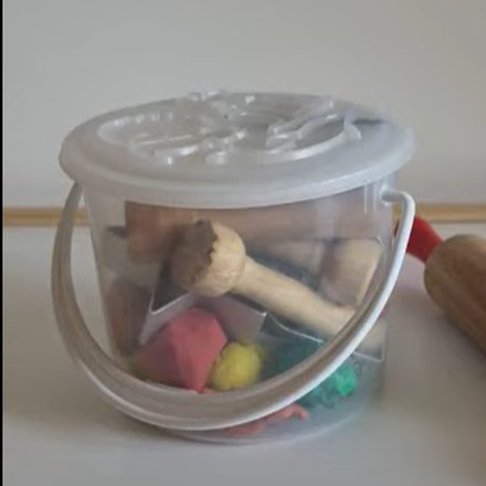 Plastilina con herramientas